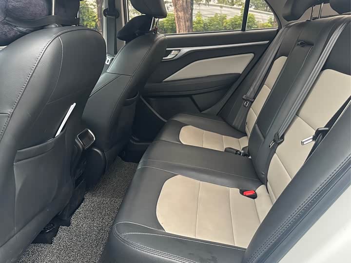 Фото 5 - Geely Vision