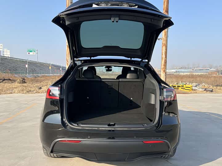 Фото 8 - Tesla Model Y