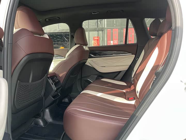 Фото 6 - Geely Monjaro