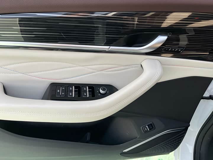 Фото 7 - Geely Monjaro