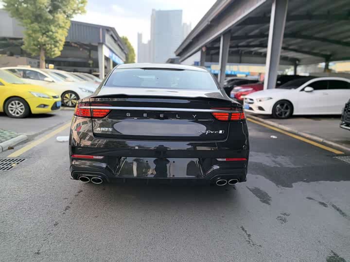 Фото 4 - Geely Preface