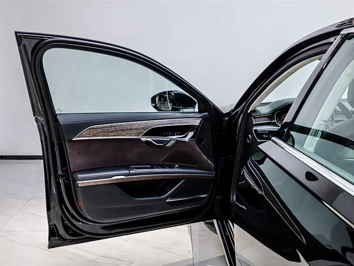 Фото 8 - Audi A8