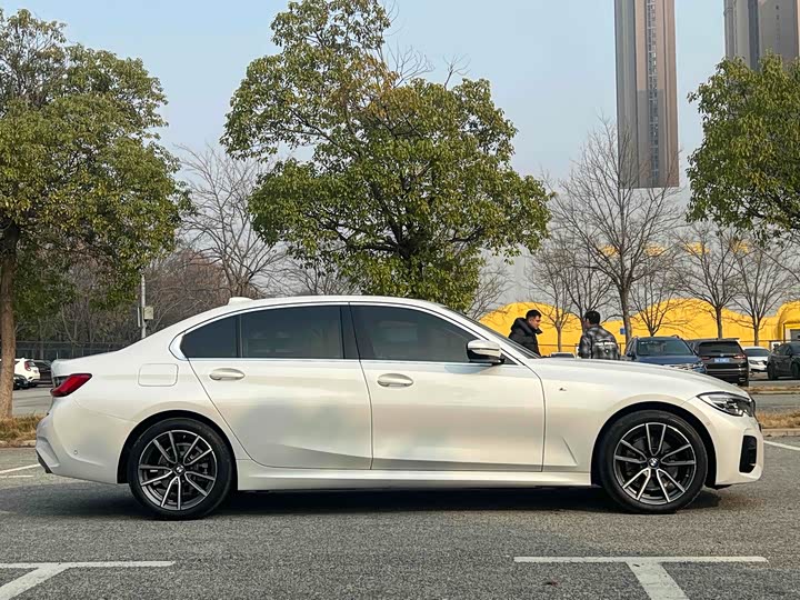 Photo 4 - BMW 3 Series