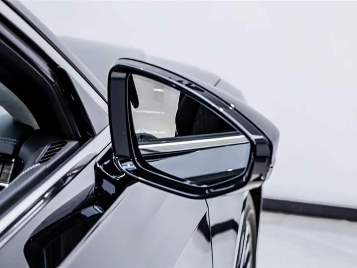 Фото 3 - Audi A8