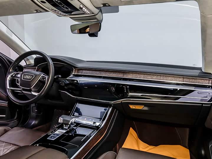 Фото 4 - Audi A8