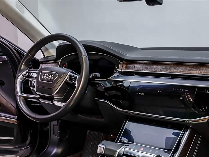 Фото 5 - Audi A8