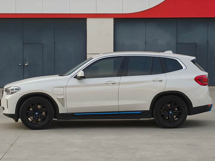 Фото 4 - BMW iX3