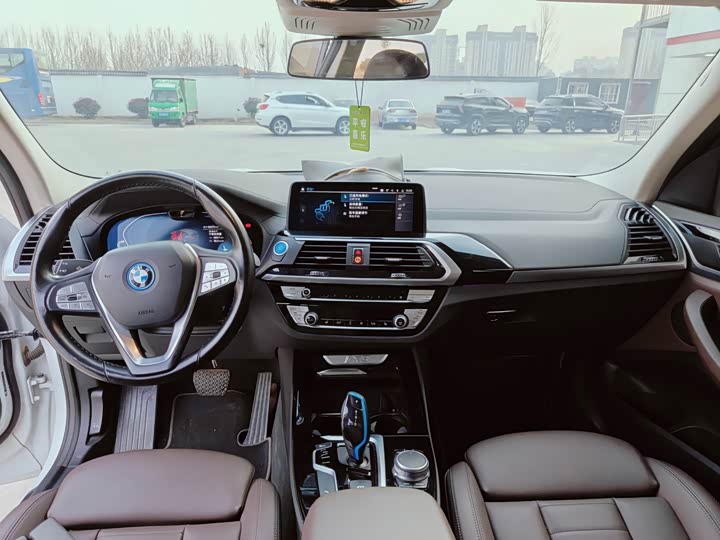 Фото 8 - BMW iX3