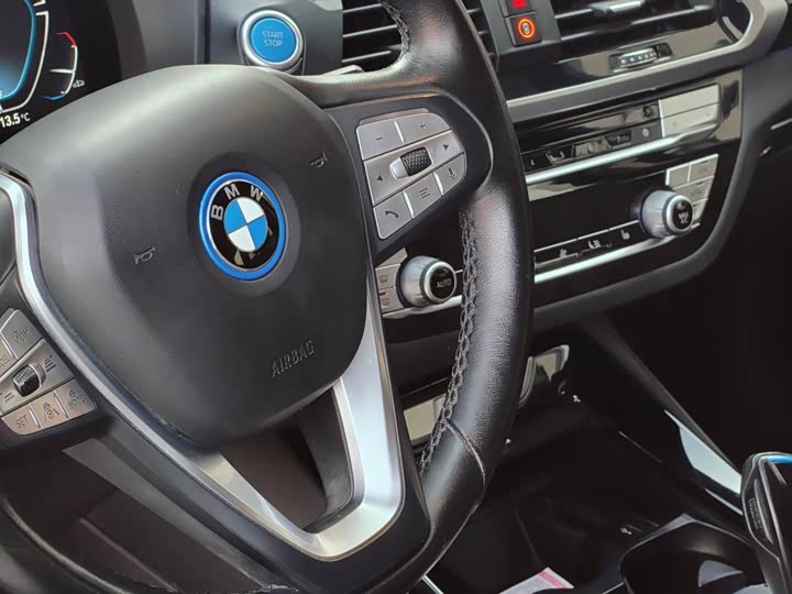 Фото 9 - BMW iX3