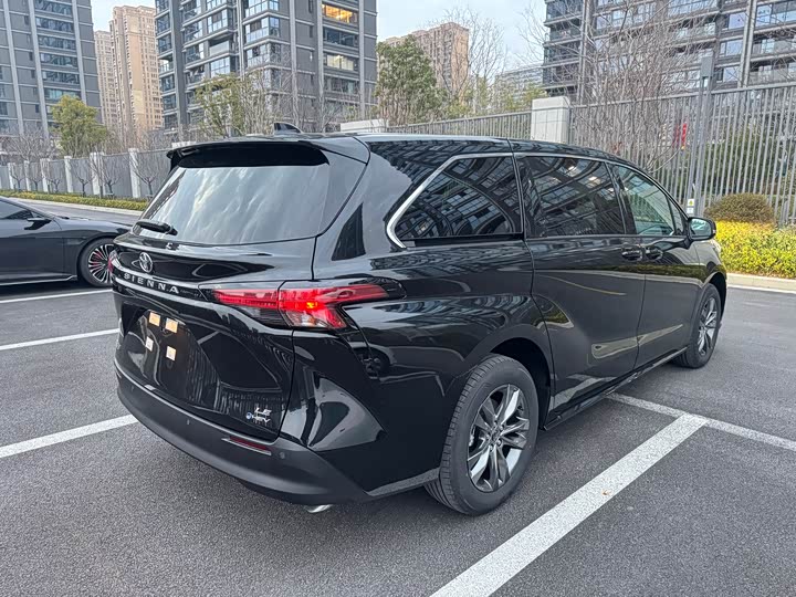 Фото 3 - Toyota Sienna