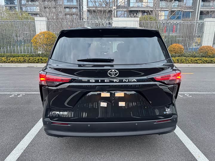 Фото 4 - Toyota Sienna