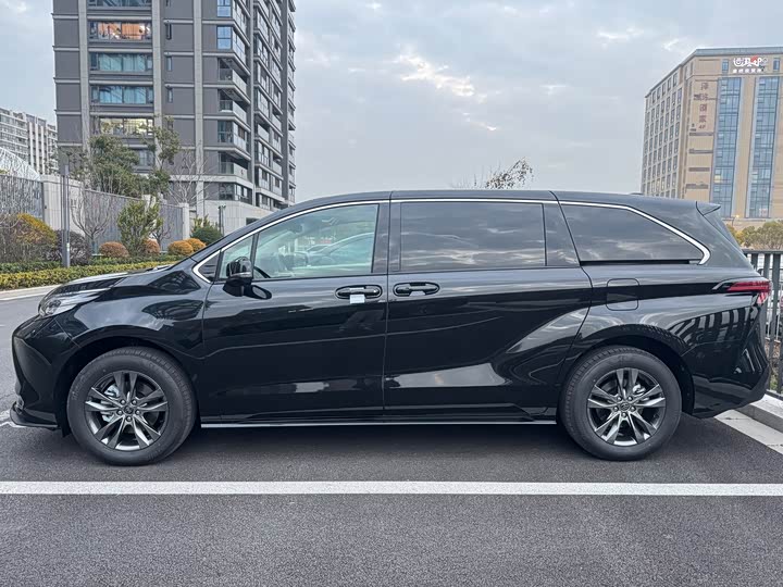 Фото 5 - Toyota Sienna