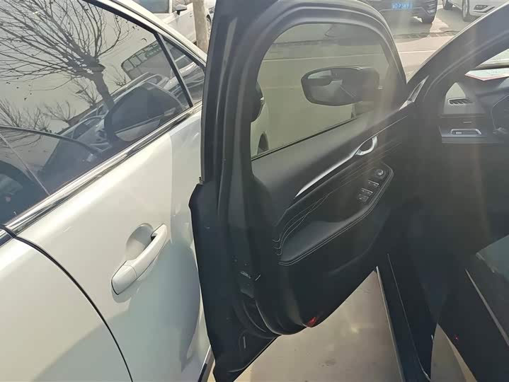 Photo 7 - Geely Preface