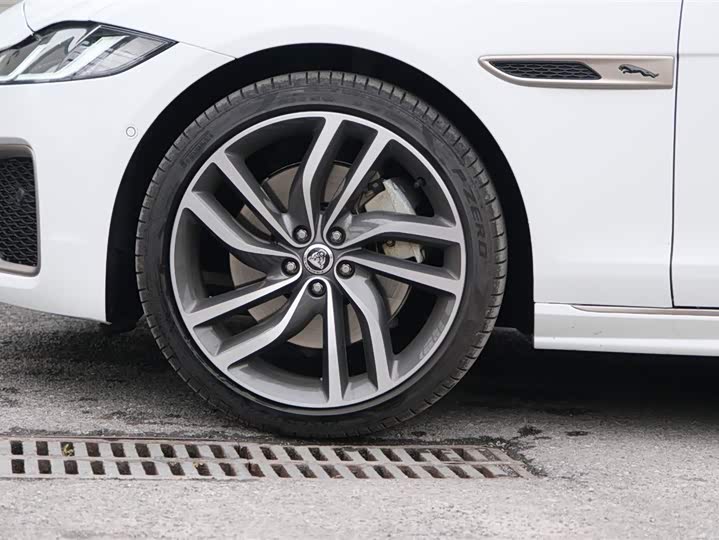 Фото 9 - Jaguar XF L