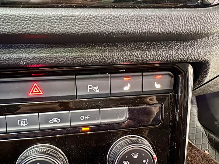 Фото 7 - Volkswagen T-Roc