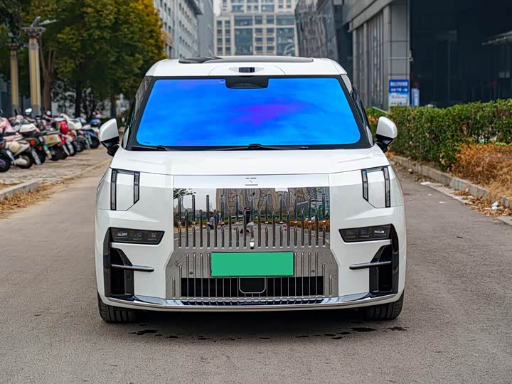 Фото 2 - Zeekr 009