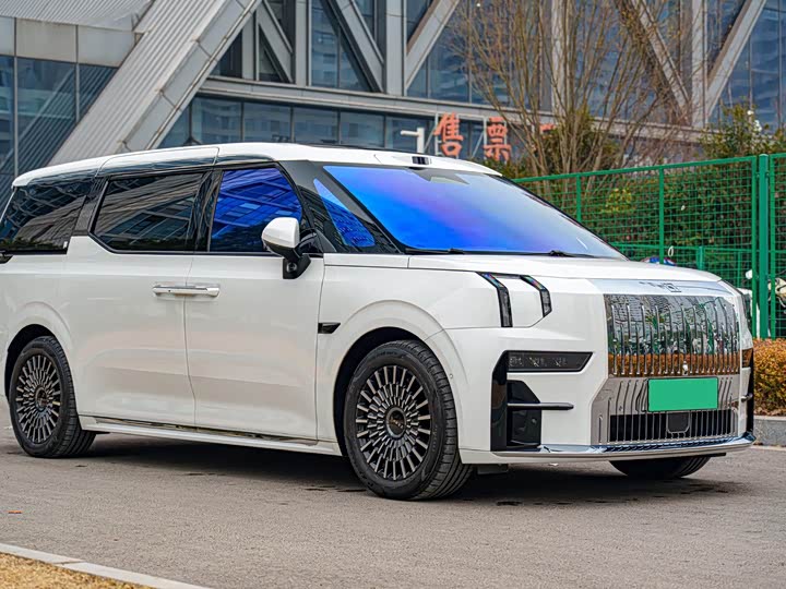 Фото 3 - Zeekr 009