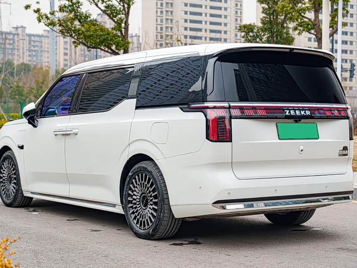 Фото 4 - Zeekr 009