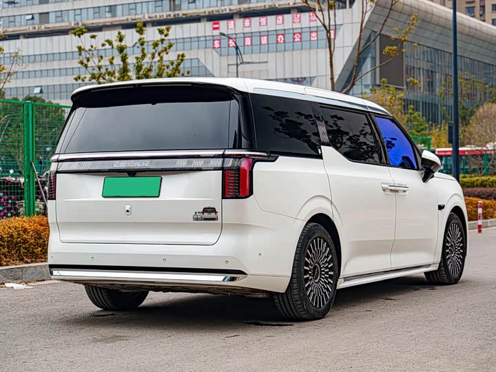 Фото 6 - Zeekr 009