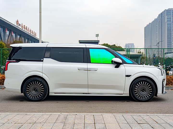 Фото 8 - Zeekr 009