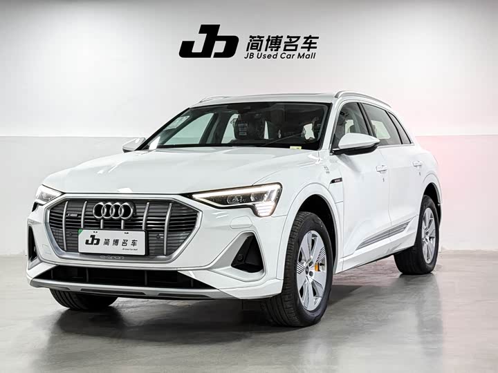 Фото 1 - Audi e-tron