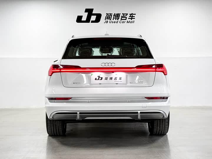 Фото 3 - Audi e-tron