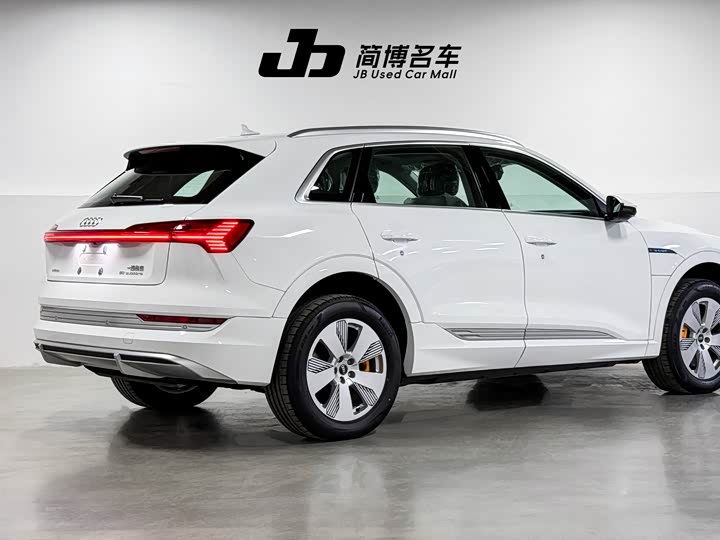 Фото 7 - Audi e-tron