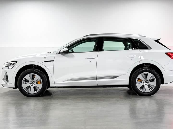 Фото 8 - Audi e-tron