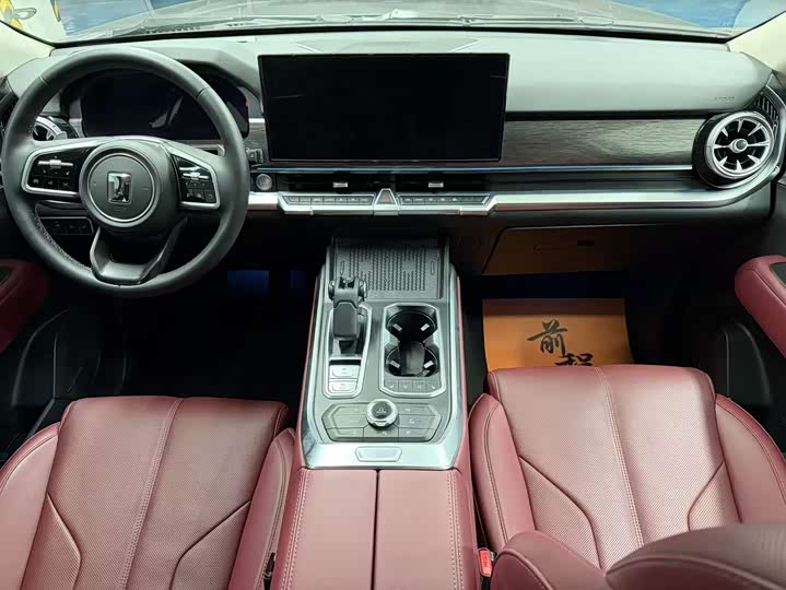 Фото 4 - Tank 400 Hybrid