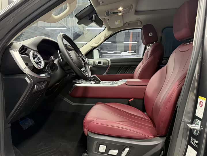 Фото 5 - Tank 400 Hybrid