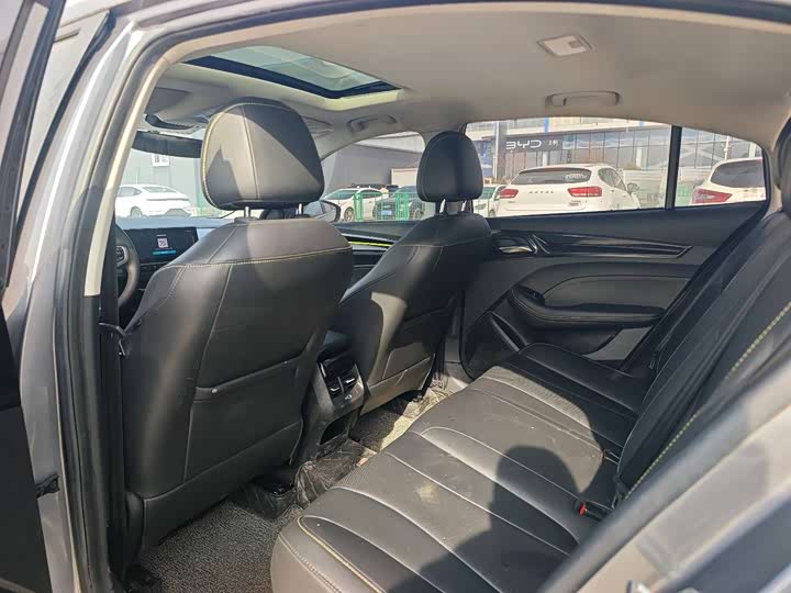 Фото 6 - Roewe i5