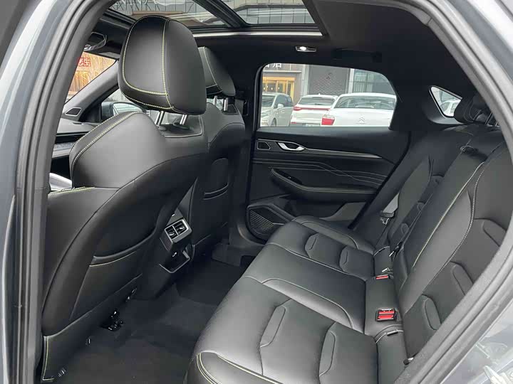 Photo 7 - Geely Preface