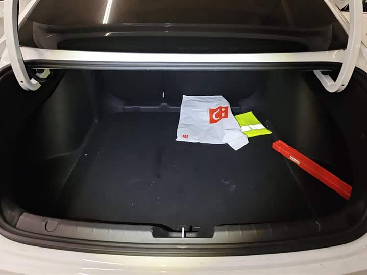 Photo 4 - Geely Preface