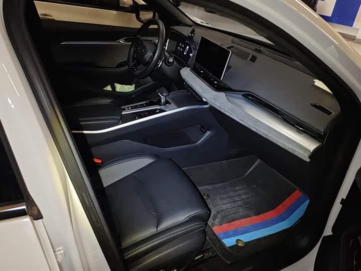 Photo 8 - Geely Preface