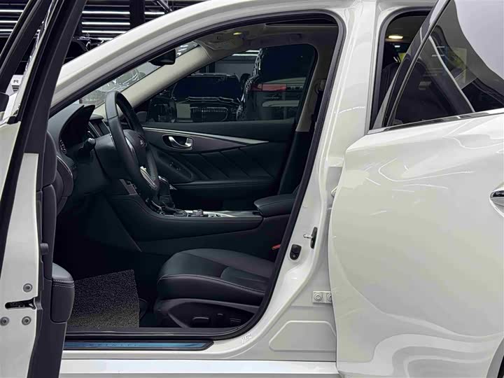 Фото 6 - Infiniti Q50L