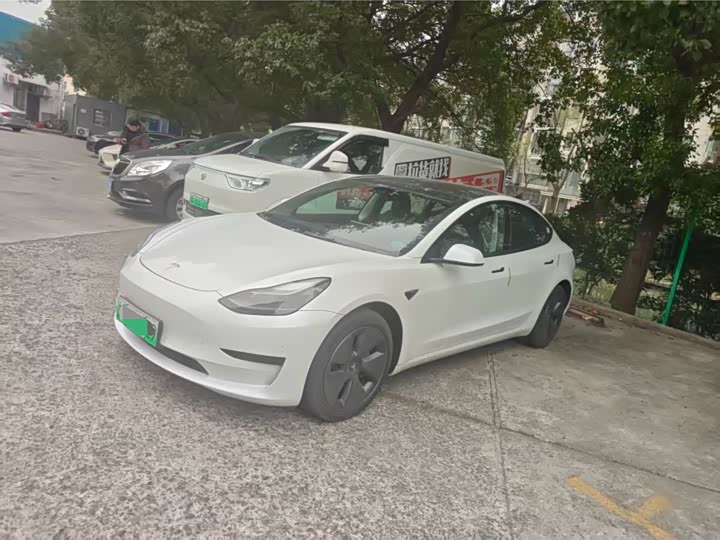Фото 1 - Tesla Model 3