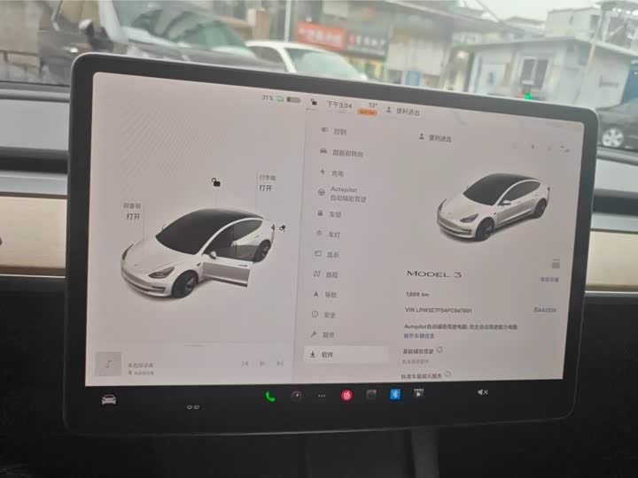 Фото 2 - Tesla Model 3