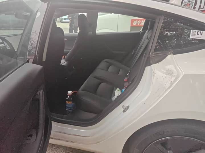 Фото 3 - Tesla Model 3