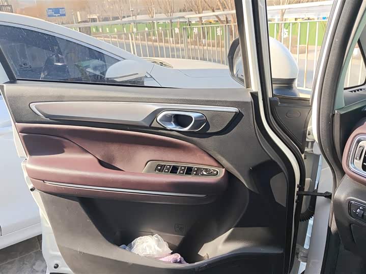 Фото 7 - GAC Trumpchi M6