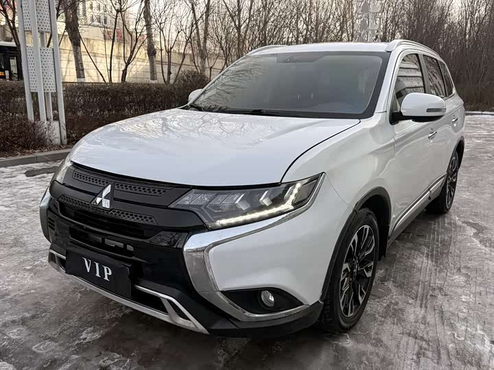 Фото 1 - Mitsubishi Outlander