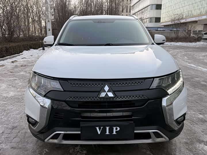 Фото 2 - Mitsubishi Outlander