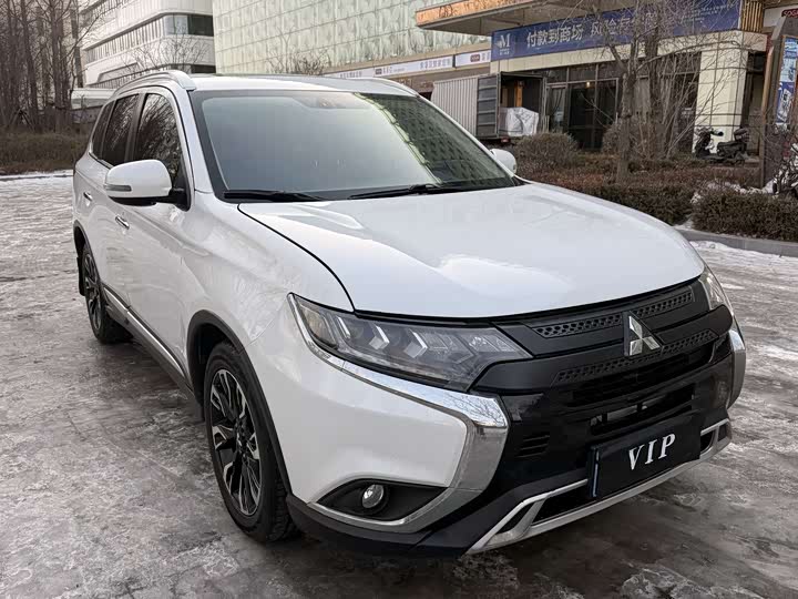 Фото 3 - Mitsubishi Outlander