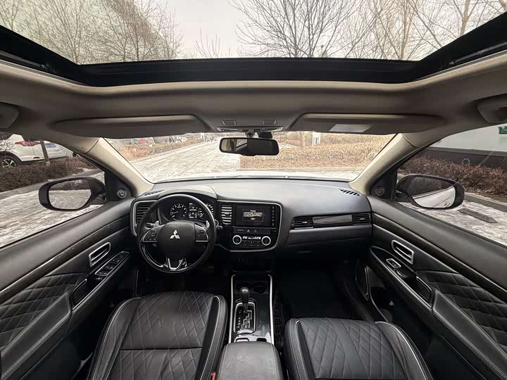 Фото 6 - Mitsubishi Outlander