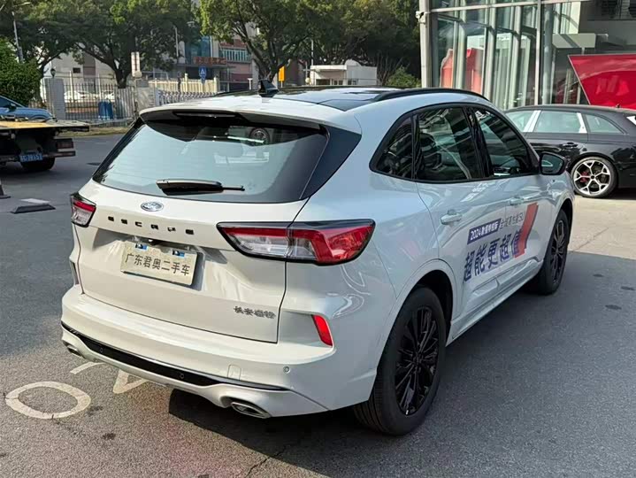 Фото 7 - Ford Escape