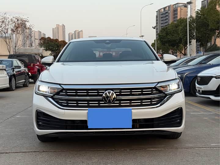 Фото 2 - Volkswagen Sagitar L