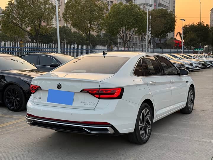 Фото 4 - Volkswagen Sagitar L