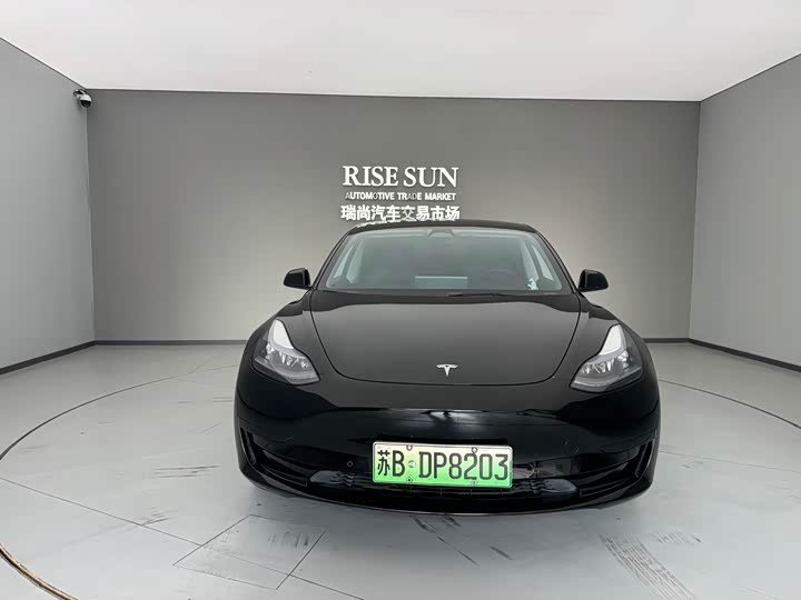 Фото 2 - Tesla Model 3