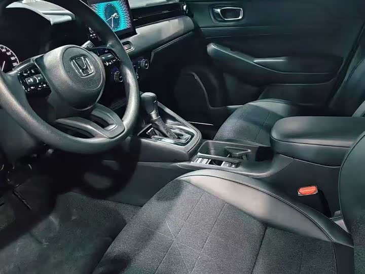 Фото 4 - Honda Vezel