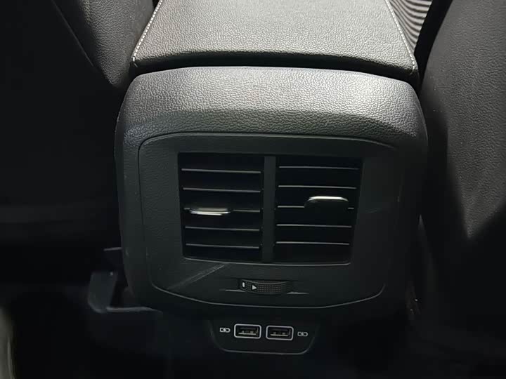 Фото 8 - Volkswagen Tacqua