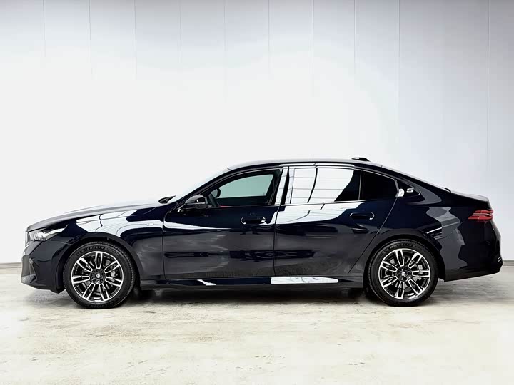 Фото 2 - BMW 5 Series